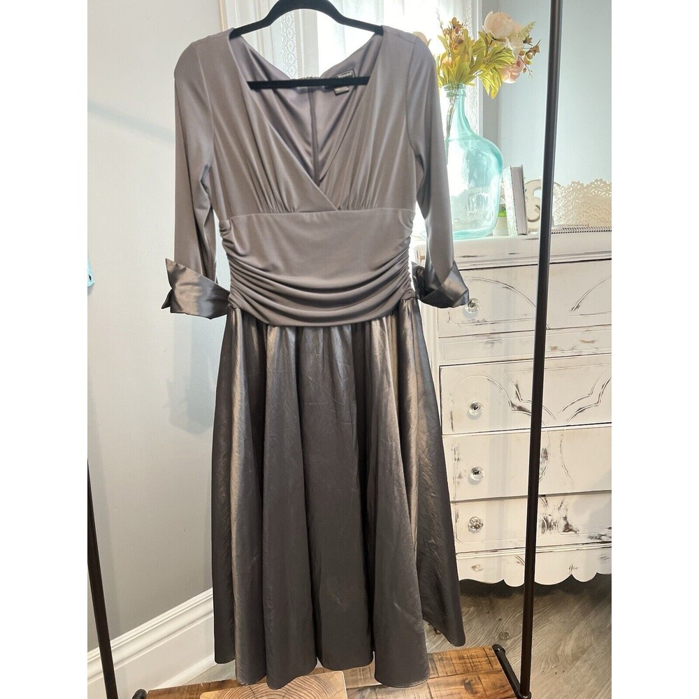 Jessica Howard Evenings Grey Ruched sides Midi aline wedding guest dress size 12